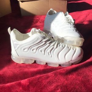 Unisex Athletic Sport Shoes (White & Black)